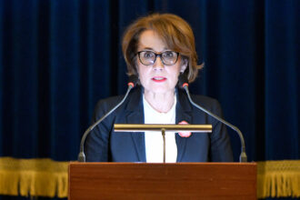 amendament depus o senatoare pnl cere ca pacientilor cronici sa le fie platita si prima zi de concediu medical 69833a1f2d9c9