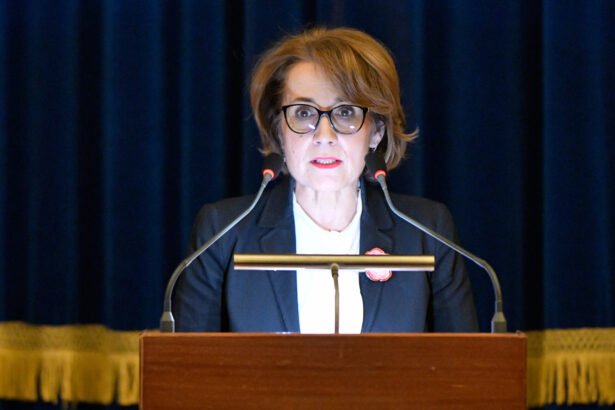 amendament depus o senatoare pnl cere ca pacientilor cronici sa le fie platita si prima zi de concediu medical 69833a1f2d9c9