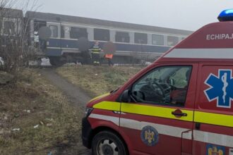 barbat lovit de tren in bacau acesta se afla la gara cu bicicleta 698ef31953006