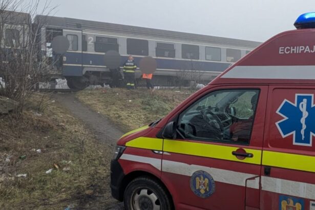 barbat lovit de tren in bacau acesta se afla la gara cu bicicleta 698ef31953006