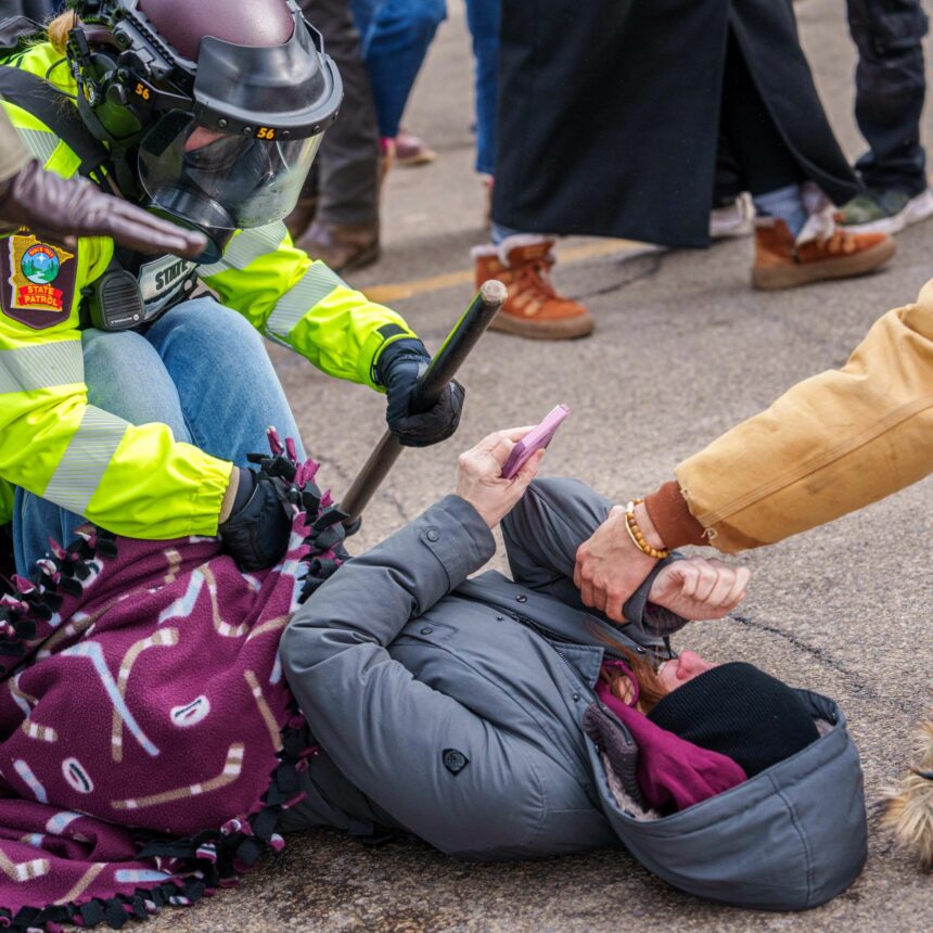 cum ne afecteaza psihic videoclipurile cu violenta ice care circula online 6989761ee671c