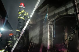 doi morti intr un incendiu izbucnit la o casa din judetul bacau 698d7fa628038