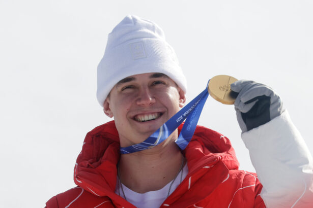 franjo von allmen intra in istorie la milano cortina 2026 trei medalii de aur pentru un sportiv dupa 58 de ani 698c763531dc7
