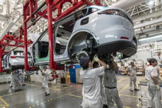 green energy sector drove more than 90 of chinas investment growth last year analysis finds 69844717871a1