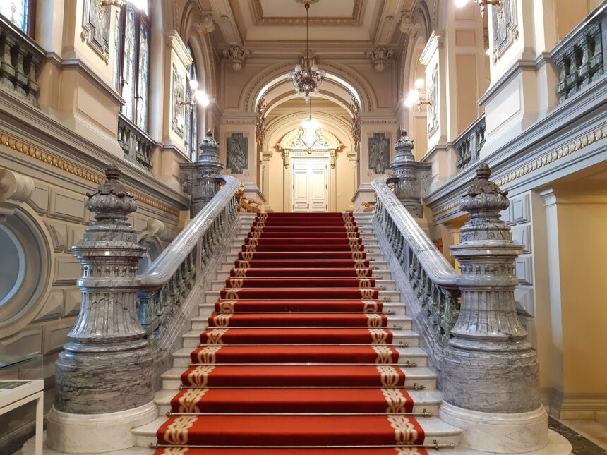 guvernul taie tot de la educatie voucherele culturale pentru elevi se amana pana in anul scolar 2027 2028 invocand constrangeri bugetare 698072d5053dc