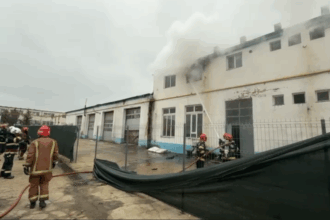 hala industriala in flacari in ploiesti 17 oameni au iesit din cladire video 699449c0040a7