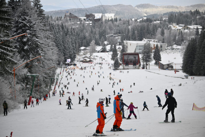 ins sosirile in structurile de primire turistica din romania au scazut cu 24 in 2025 din ce tari vin cei mai multi turisti straini 6985ba4595794