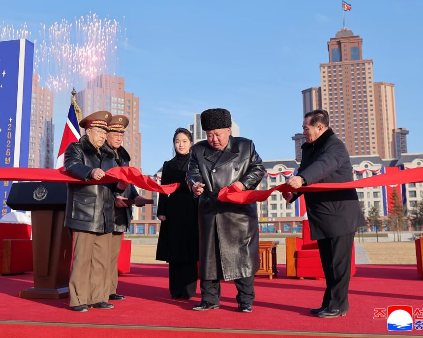 kim jong un inaugureaza un nou cartier de locuinte pentru familiile soldatilor nord coreeni ucisi in ucraina 6992ec7168cb2