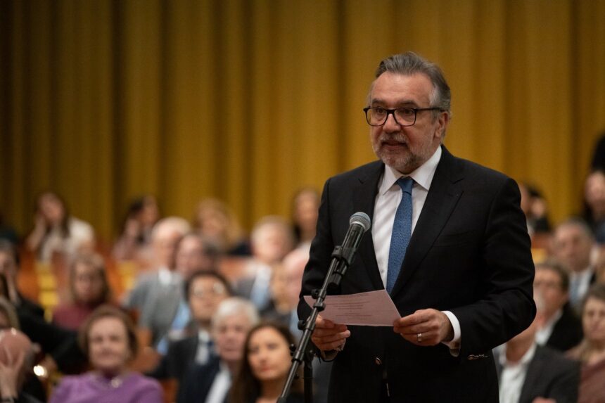 lucian romascanu a depus juramantul la curtea europeana de conturi voi reprezenta romania cu cinste 698def2594a48