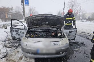 masina mistuita de flacari pe o sosea din giurgiu 69998d4ebe413