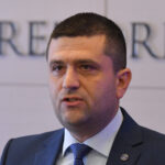 radu miruta raspuns la acuzatiile ca romania cumpara vechituri pentru armata tara are brusc 21 de proiecte noi derulate concomitent pentru inzestrarea armatei 69902d749896a