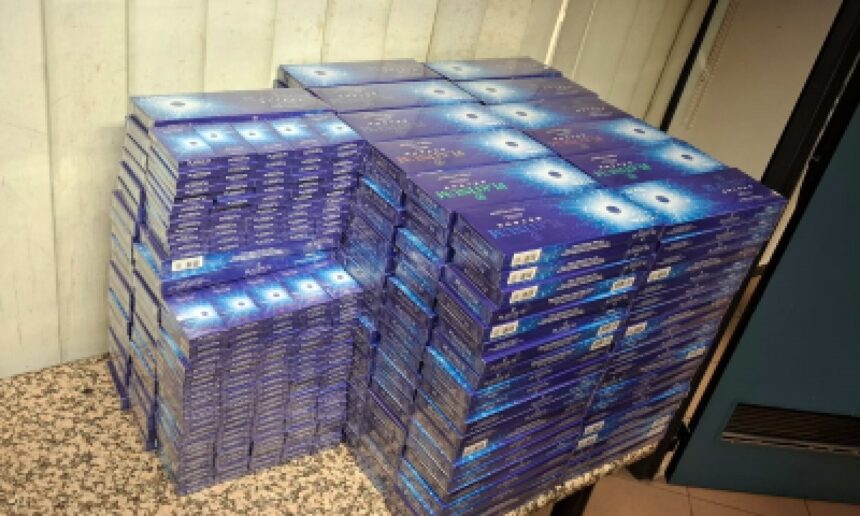 romani prinsi cu aproape 9 000 de pachete de tigari nedeclarate pe aeroportul otopeni 697f1a2e60564