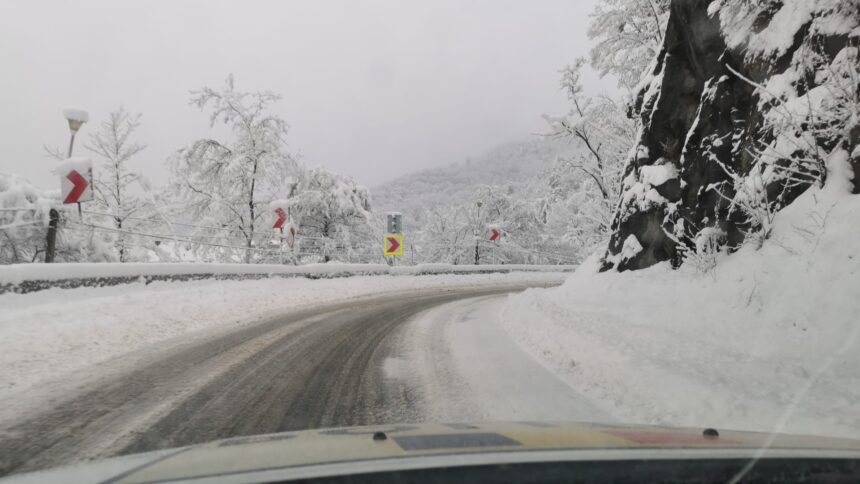 situatia la ora 12 00 trafic oprit pe trei drumuri nationale restrictii pe alte opt drumuri 699989d09d496