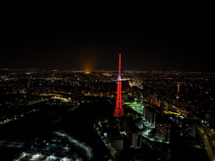 sts peste 140 de cladiri din romania vor fi iluminate in rosu de ziua europeana a numarului 112 698c6b21c37a3