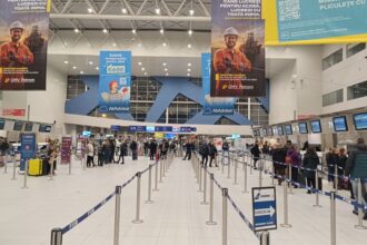 trafic in conditii de ninsoare abundenta pe aeroporturile capitalei zborurile pot intarzia 6999410321cdf