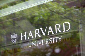 universitatea harvard afectata de scandalul epstein fostul sau presedinte lawrence summers demisioneaza 699f7157812a6