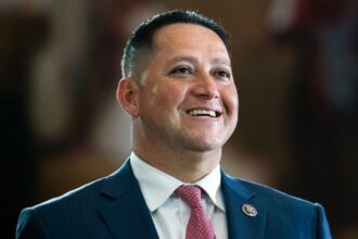 us congressman refuses to resign after allegations of affair with staffer 699e35eda59c7