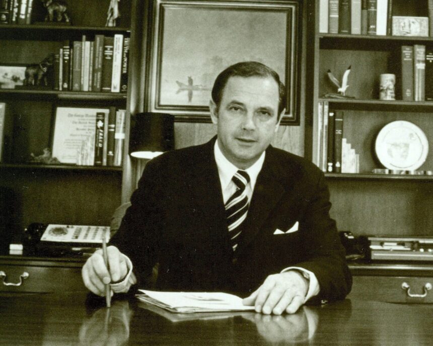 alexander butterfield nixon aide who disclosed watergate tapes dies aged 99 69b00de457a2f