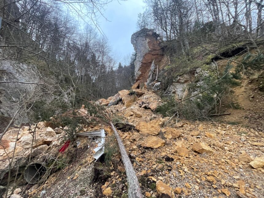 alunecare de teren la pietrele lui solomon din brasov 69bc21a382412