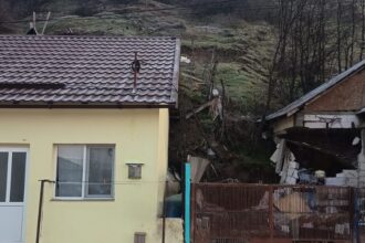 alunecare de terene in slatina sapte locuinte afectate si 25 de persoane evacuate 69a7d337f0285