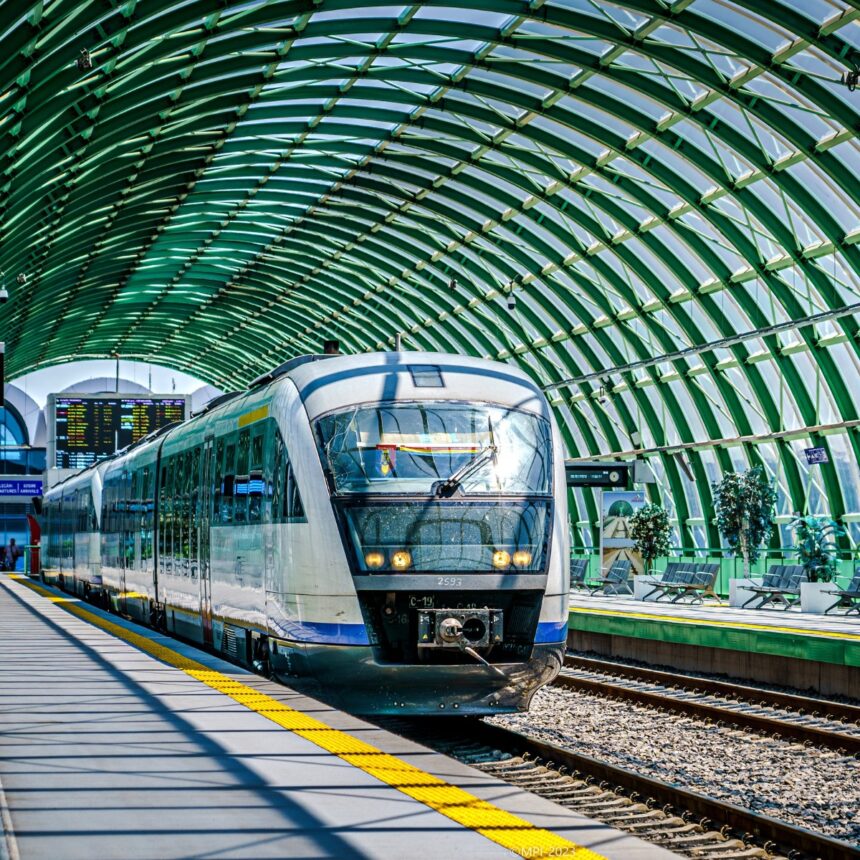 aplicatia de cumparare a biletelor de tren nu va functiona in noaptea de miercuri spre joi 69a7dc9b1ae55