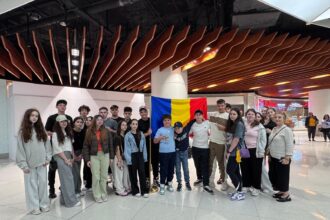 avionul care i a adus acasa pe elevii romani aflati in vacanta la dubai a aterizat la bucuresti 69aae915ef2e8