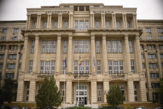 cine poate obtine bursele de 1000 de lei ale academiei romane 69c3b9ac54ff6