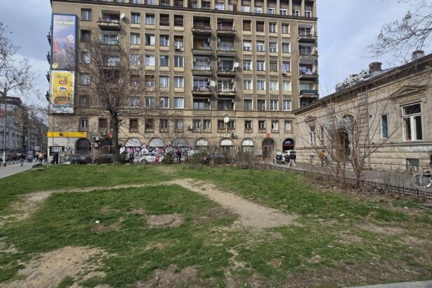 ciucu despre terenul din fata carturesti un jmecher a pus mana pe el incredibil cum a fost orasul pradat 69c04f8e2df3a