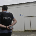 contrabanda cu aur perchezitii in bucuresti si cinci judete pentru 1 700 de expeditii de bijuterii bani si aproape 30 de kg de bijuterii gasite 69cbe1f602ead