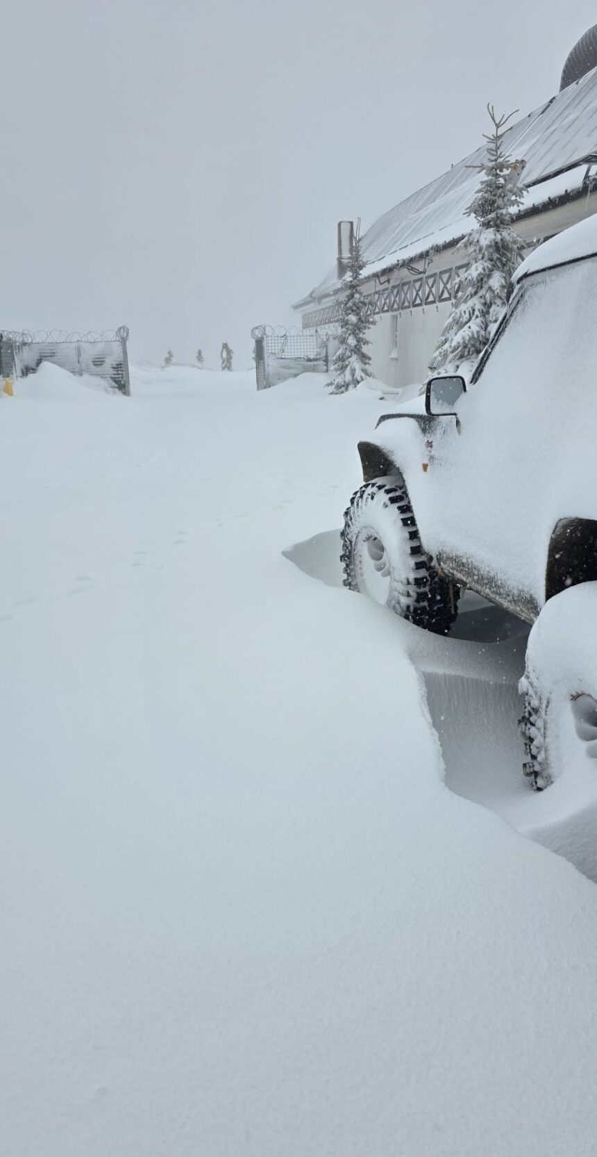 drum acoperit cu zapada in zona turistica de la horezu politia a restrictionat circulatia 69c788e6993d9