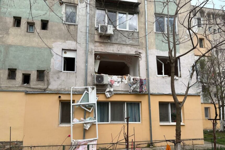 explozie puternica intr un bloc din caracal cel putin patru apartamente sunt afectate 69c80becaa9fb