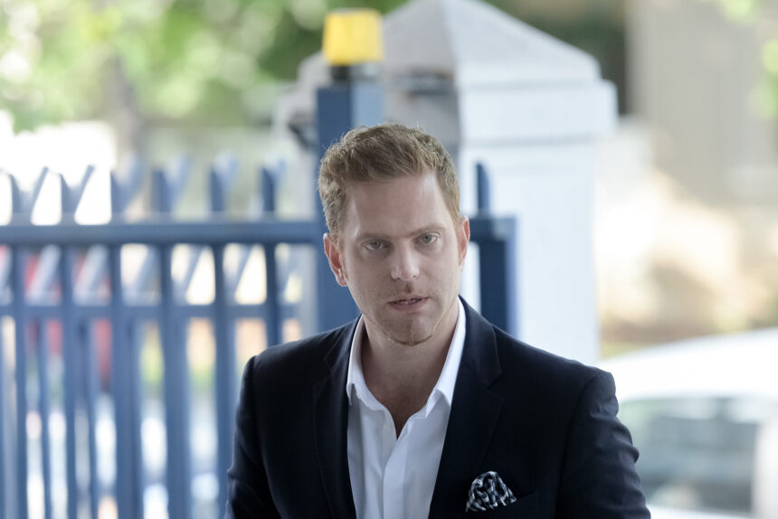 fostul ministru ilan laufer si copiii lui de 5 ani au fost loviti de o masina in capitala fostul ministru nu a depus plangere 69b91c54c4d93