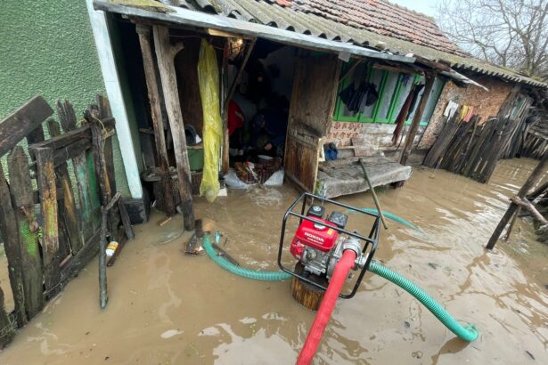 furtuni puternice in teleorman acoperis smuls de vant si gospodarii inundate in mai multe localitati 69c7eb22b03c7