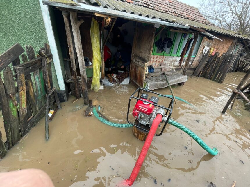 furtuni puternice in teleorman acoperis smuls de vant si gospodarii inundate in mai multe localitati 69c7eb22b03c7