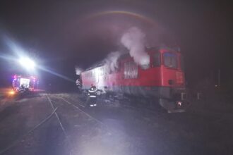 incendiu la o locomotiva in oradea interventie rapida a pompierilor in gara episcopia 69b927ea632e5