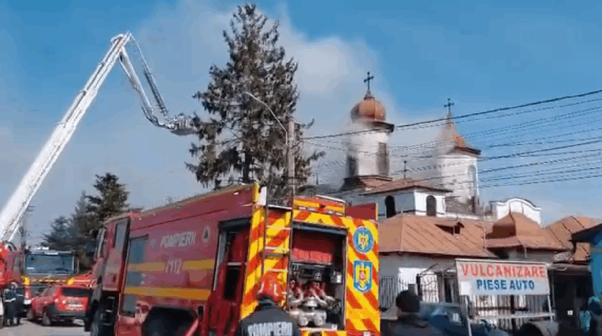 incendiu puternic la o biserica din prahova 120 de persoane s au autoevacuat restrictii de circulatie pe dn1 69b682af37342