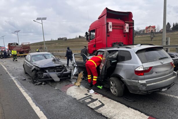 interventii de urgenta in suceava si giurgiu dupa doua accidente cu mai multe masini 69bcf0f620c8a