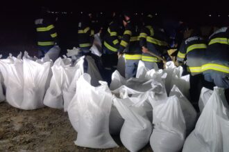 inundatii in vrancea peste 200 de salvatori mobilizati si primele evacuari in miez de noapte 69c9f97e20a8a