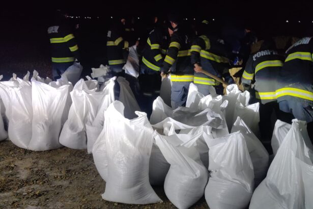 inundatii in vrancea peste 200 de salvatori mobilizati si primele evacuari in miez de noapte 69c9f97e20a8a