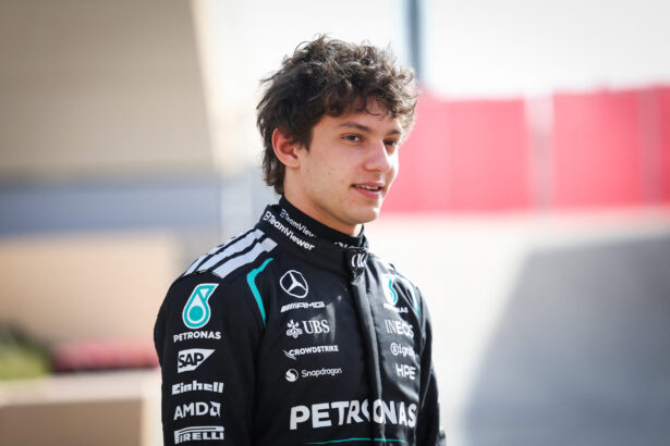 kimi antonelli pleaca din pole position in china mercedes a ocupat prima linie a grilei 69b524d2bd6b1