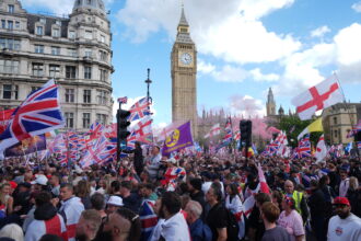 manifestatii de amploare in londra sute de mii de oameni au protestat fata de extrema dreapta 69c833c69c617
