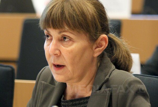 monica macovei nu mai vrea sa presteze munca in folosul comunitatii 69b91c322b661