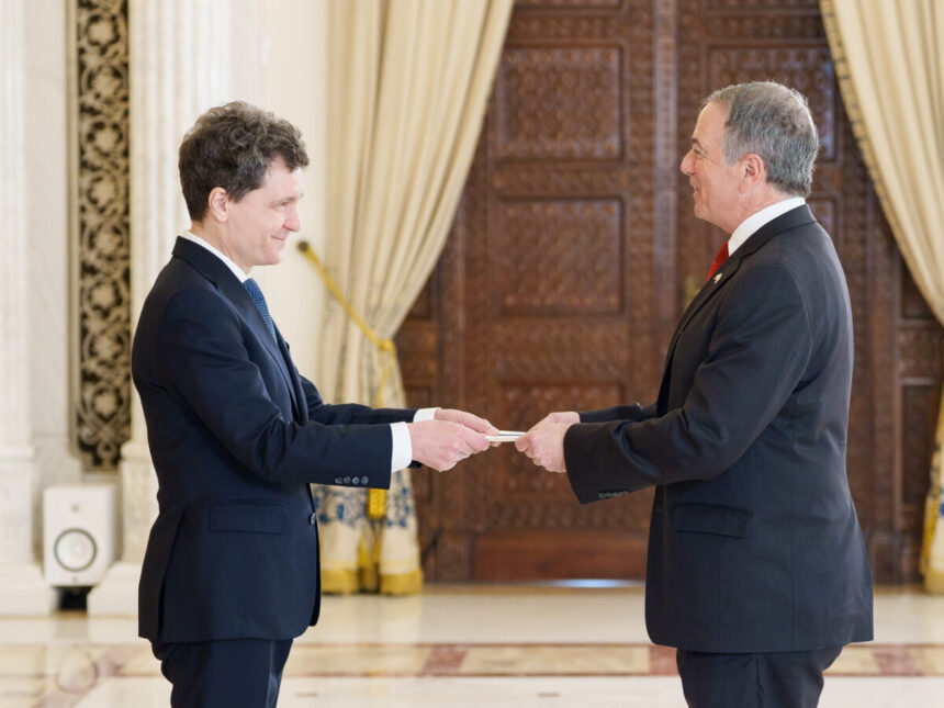 noul ambasador sua in romania s a intalnit cu nicusor dan el si a prezentat scrisoarea de acreditare 69a6eb4b0b6f5