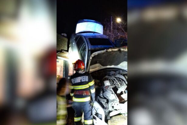 o masina in care se aflau patru oameni a ajuns pe acoperisul unei case din prahova nimeni nu a fost ranit 69c83e79555aa