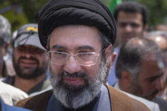opozitia de la teheran sustine ca adunarea expertilor l a ales pe fiul lui ali khamenei mojtaba lider suprem al iranului 69a7513709ba8