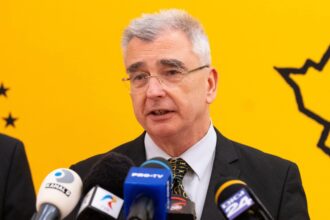 petrisor peiu liderul senatorilor aur bugetul alternativ aur reduce cheltuielile publice inutile ale aparatului de stat supradimensionat 69b8343a2de0a