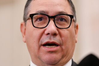 ponta critica dublul standard este o mama extraordinara mama domnului bolojan dar cand au luat o pe mama cu duba va bucurati 69b97fcc97166