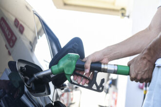 pretul motorinei e la distanta de un ban de pragul critic de 10 lei litru martie luna scumpirilor in lant 69c0e31f8d642