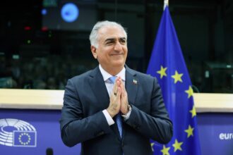 printul mostenitor al iranului vede in moartea lui khamenei un moment istoric pentru viitorul tarii 69a3e236162ee