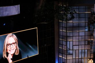 rachel mcadams pays tribute to late diane keaton at the oscars a legend with no end 69b75698cce71